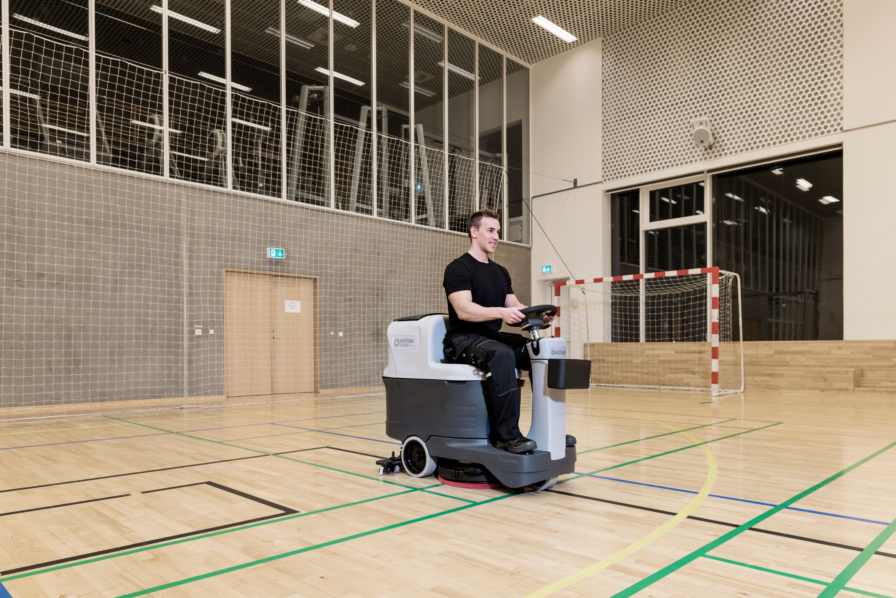 Scrubber dryer SC2000 School stadium indoor sport field