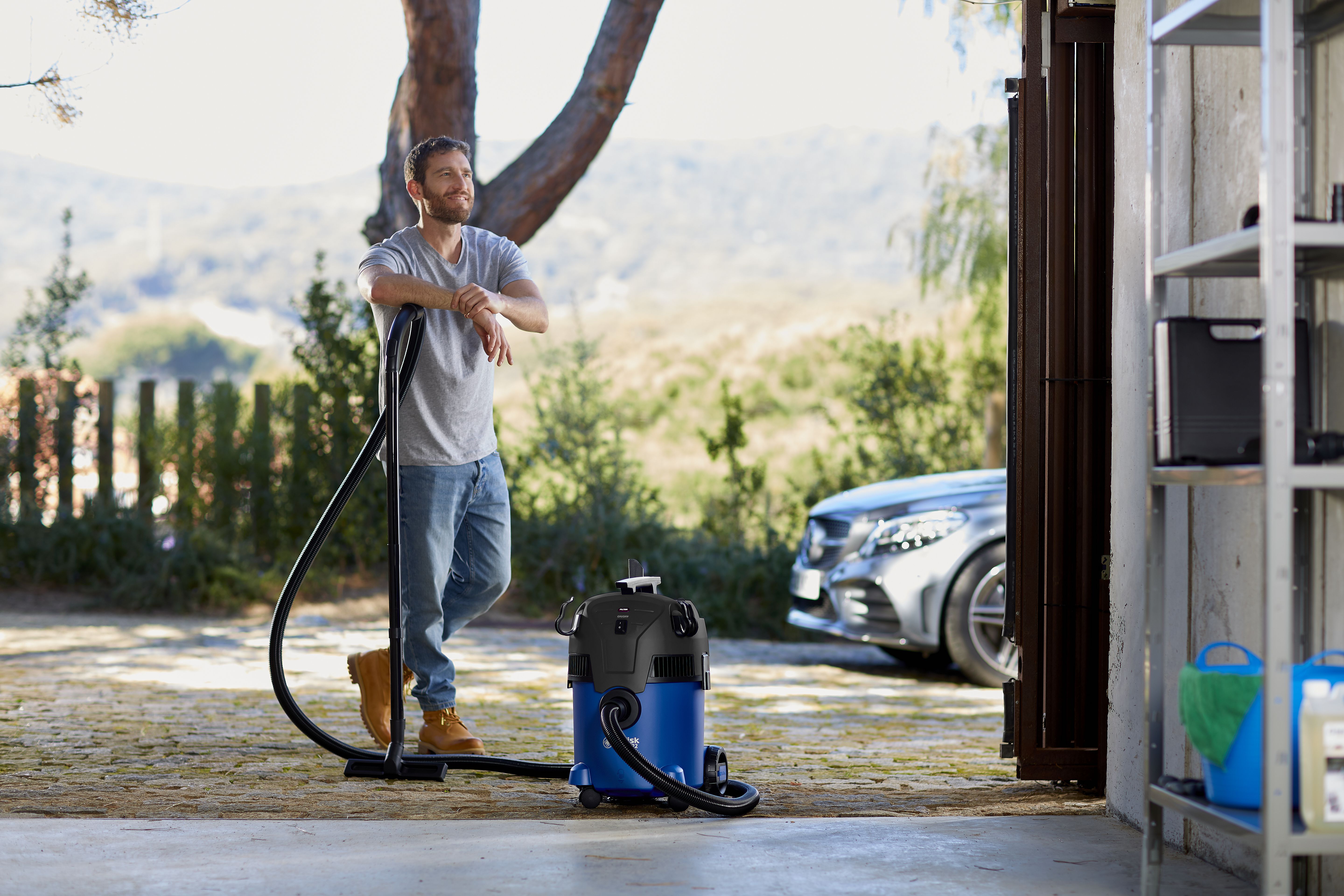 Wet/dry vacuum cleaners