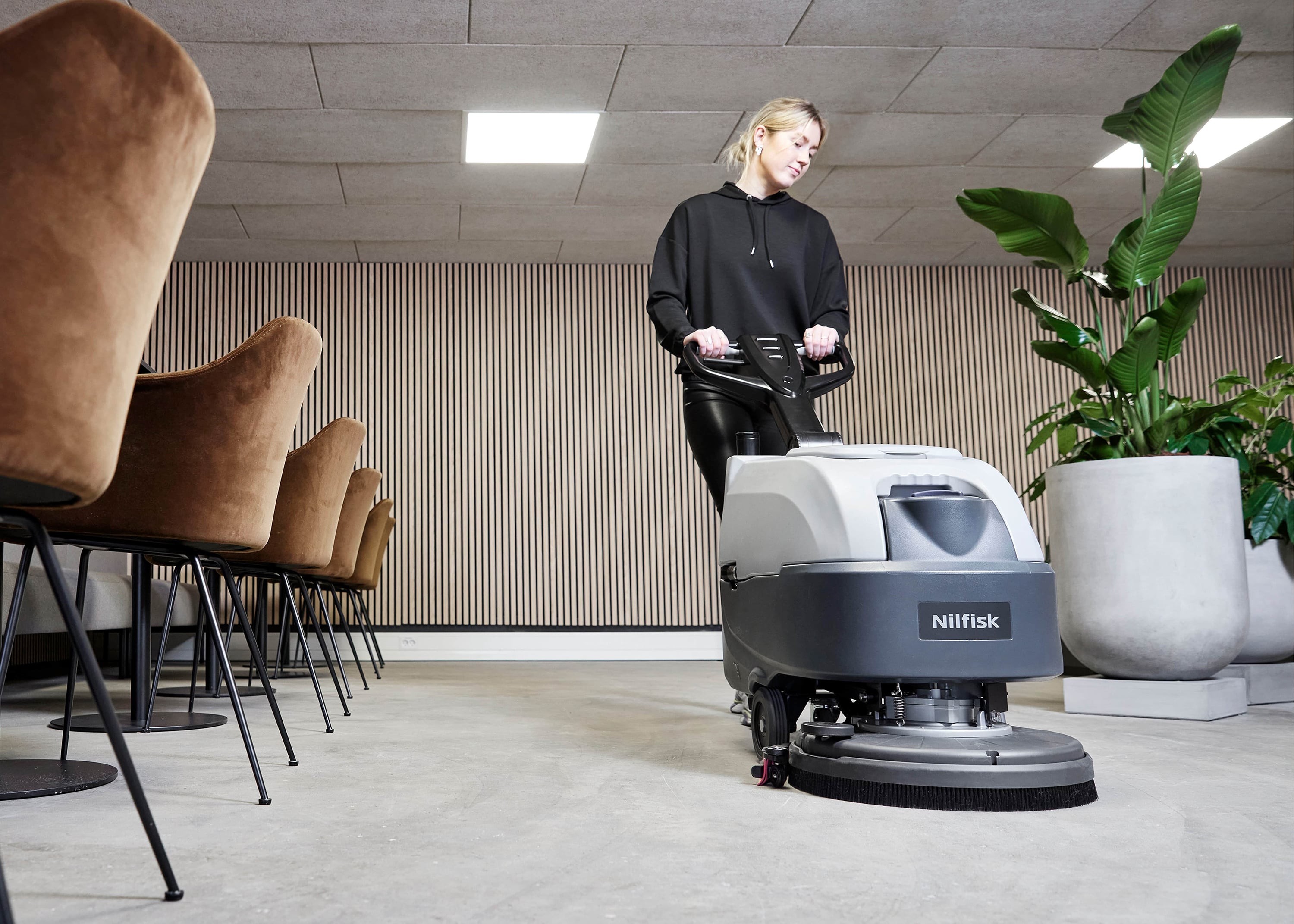 Walk-behind scrubber dryers